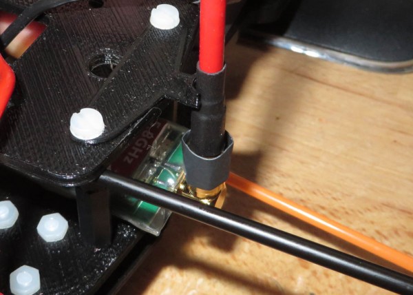 web_IMG_1719.jpg (116.5 KiB) 55020 mal betrachtet Abstützung für die Antenne