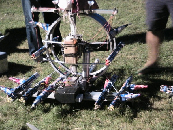 Ahrweiler Jet-Power 018.jpg (514.38 KiB) 2954 mal betrachtet und noch ein Flugraketenleuchtknaller Objekt :-))