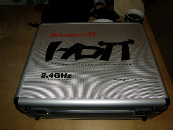 PC130001.JPG (278.59 KiB) 8006 mal betrachtet Netter Koffer, ist auch was drin ???