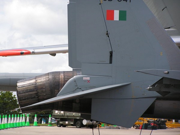 800px-Su-30MKI_tail.jpeg (62.06 KiB) 3167 mal betrachtet 800px-Su-30MKI_tail.jpeg